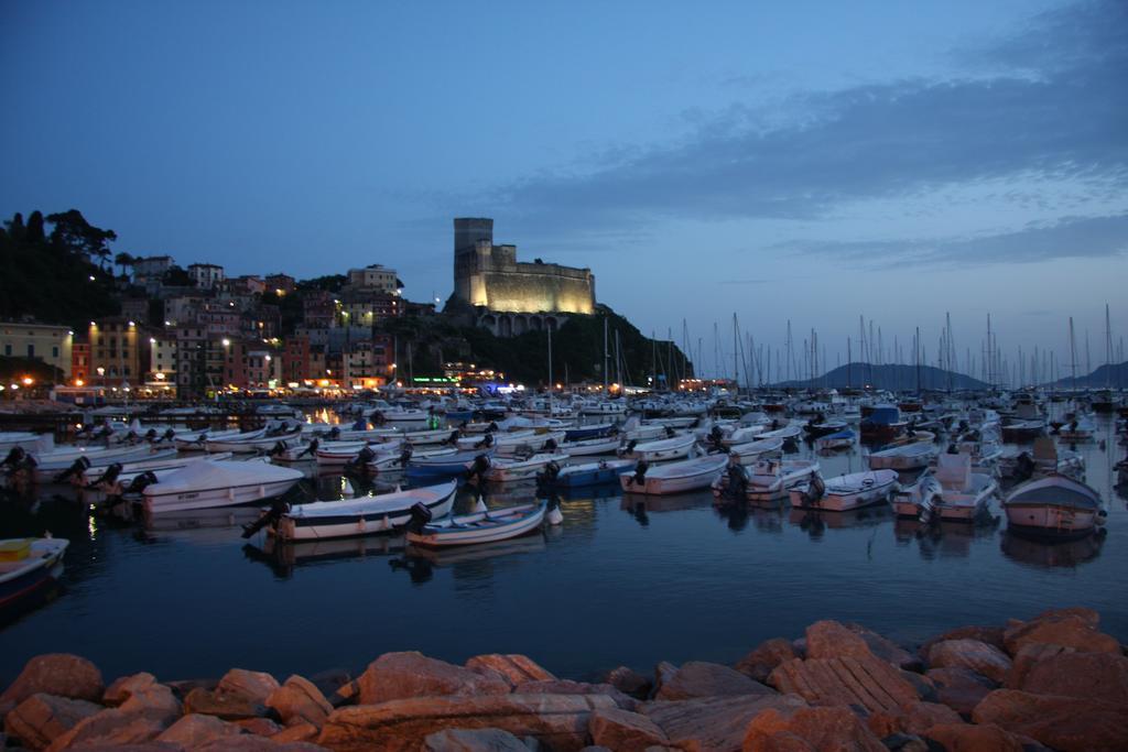 Affittacamere "In Piazzetta Da Vasco" Lerici Exterior foto